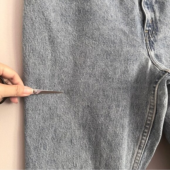 Vintage 90s Levi’s 550 Relaxed Fit Tapered Leg Jeans - 24” - Picture 4 of 13